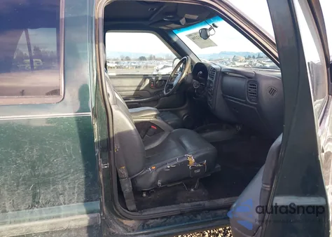 2002 Chevrolet Blazer Ls from USA, damaged, VIN 1GNDT13W82K166294